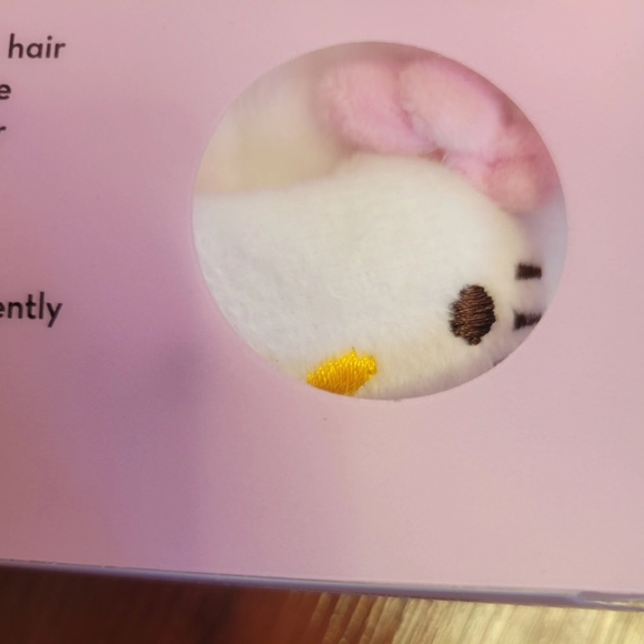 NEW the crème shop x Hello Kitty limited edition plush spa headband - Picture 2 of 3